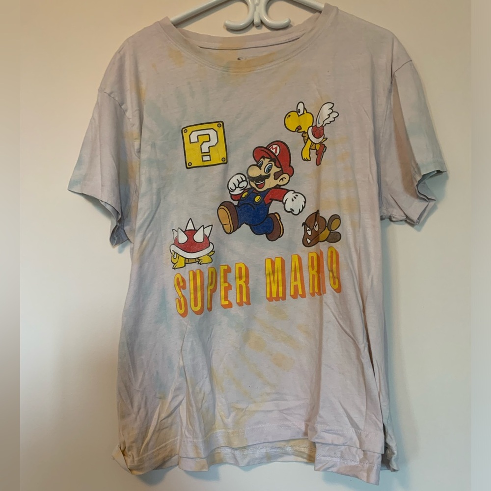 🌼TEES AND TANKS 3 FOR 25$🌼 Super Mario Tie Dye Graphic Tee